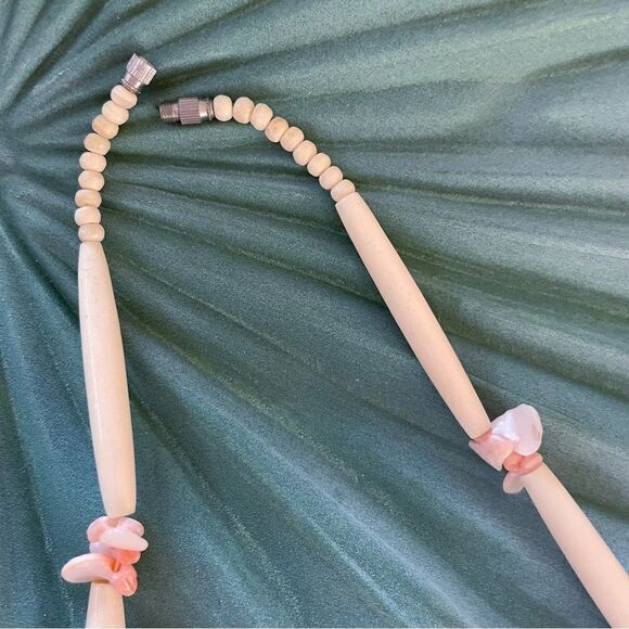 Vintage Pink Mother of Pearl Shell Necklace - Picture 3 of 4